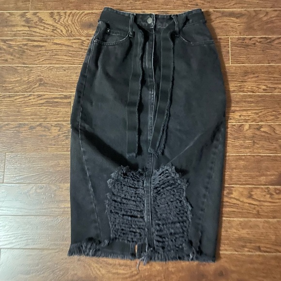 NWOT Never Worn! Zara Denim Distressed Skirt XS - Picture 1 of 6